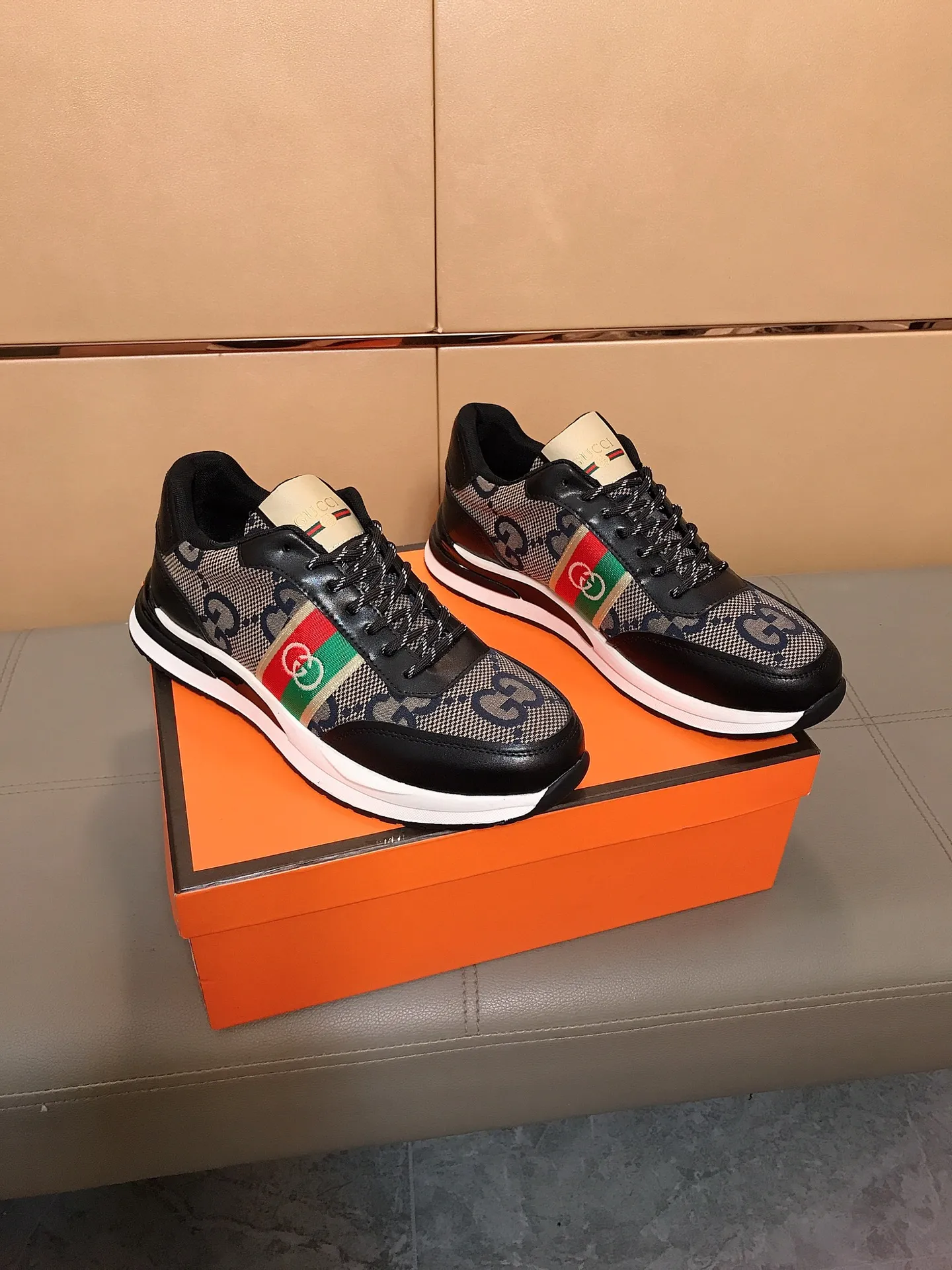 Factory price 400 👟👟💥[GUCCI] Gucci men’s casual shoes are absolutely popular 🔥The ultimate matching item for trendy men! Irresistible charm of super texture, the main recommendation, the upper is made of high-quality cowhide + brand printed fabric, sheepskin lining + feet, wear-resistant rubber sole, noble and elegant! Extremely comfortable🎁🎁You can be as handsome as you want💪 Size: 38-44!